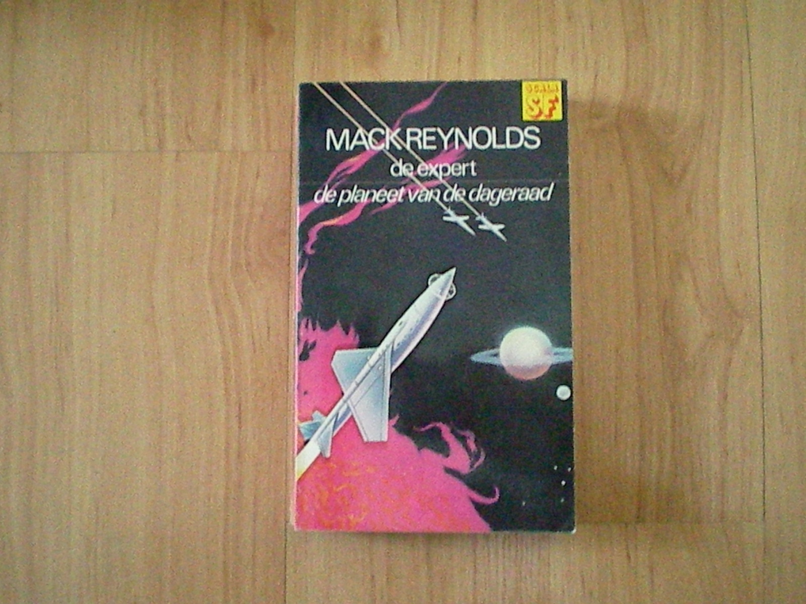 Reynolds, Mack - De expert/ De planeet van de dageraad
