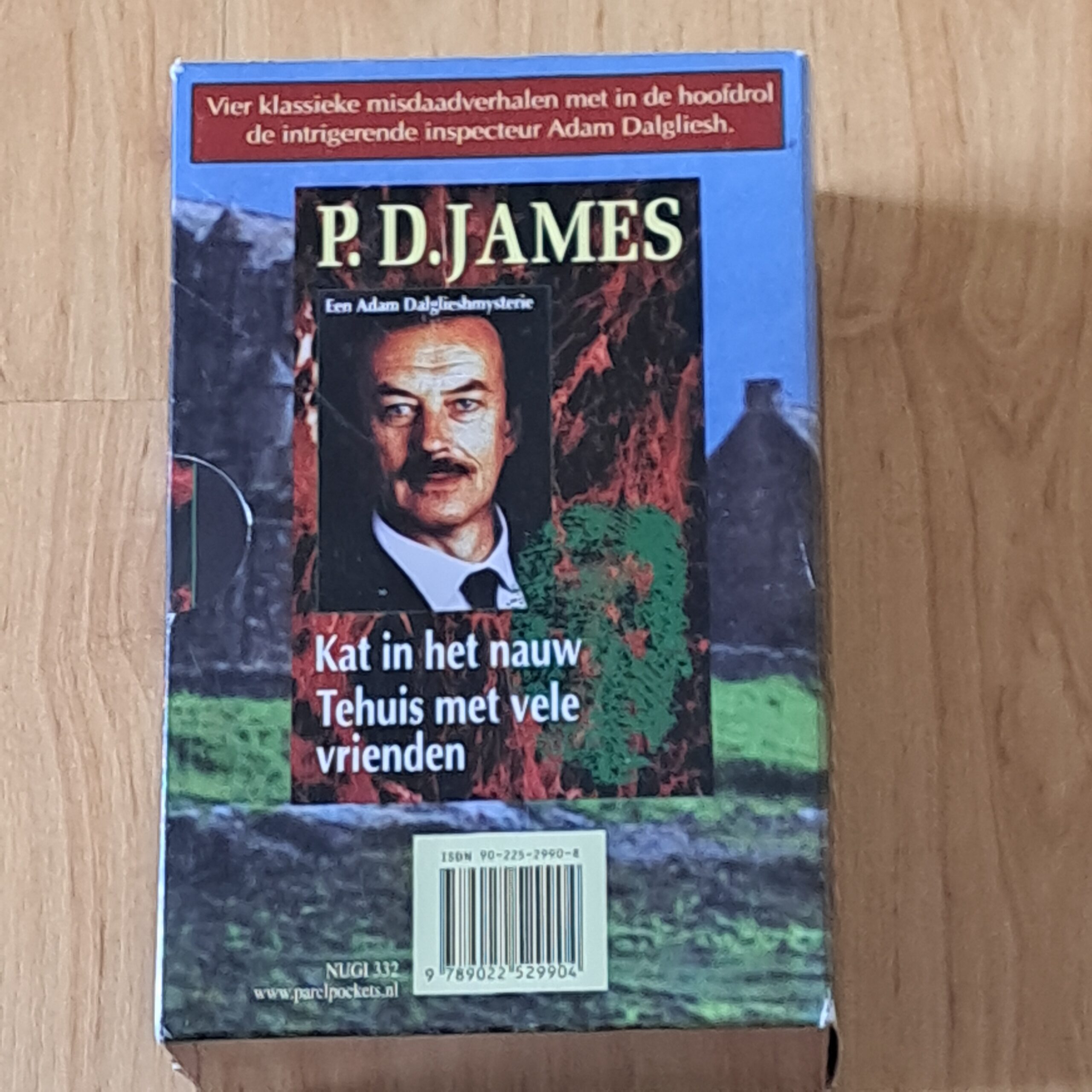 James, P.D. - Geen prijs te hoog/ Lijkwade voor een nachtegaal/ Kat in het nauw/ Tehuis met vele vrienden in box - Afbeelding 4