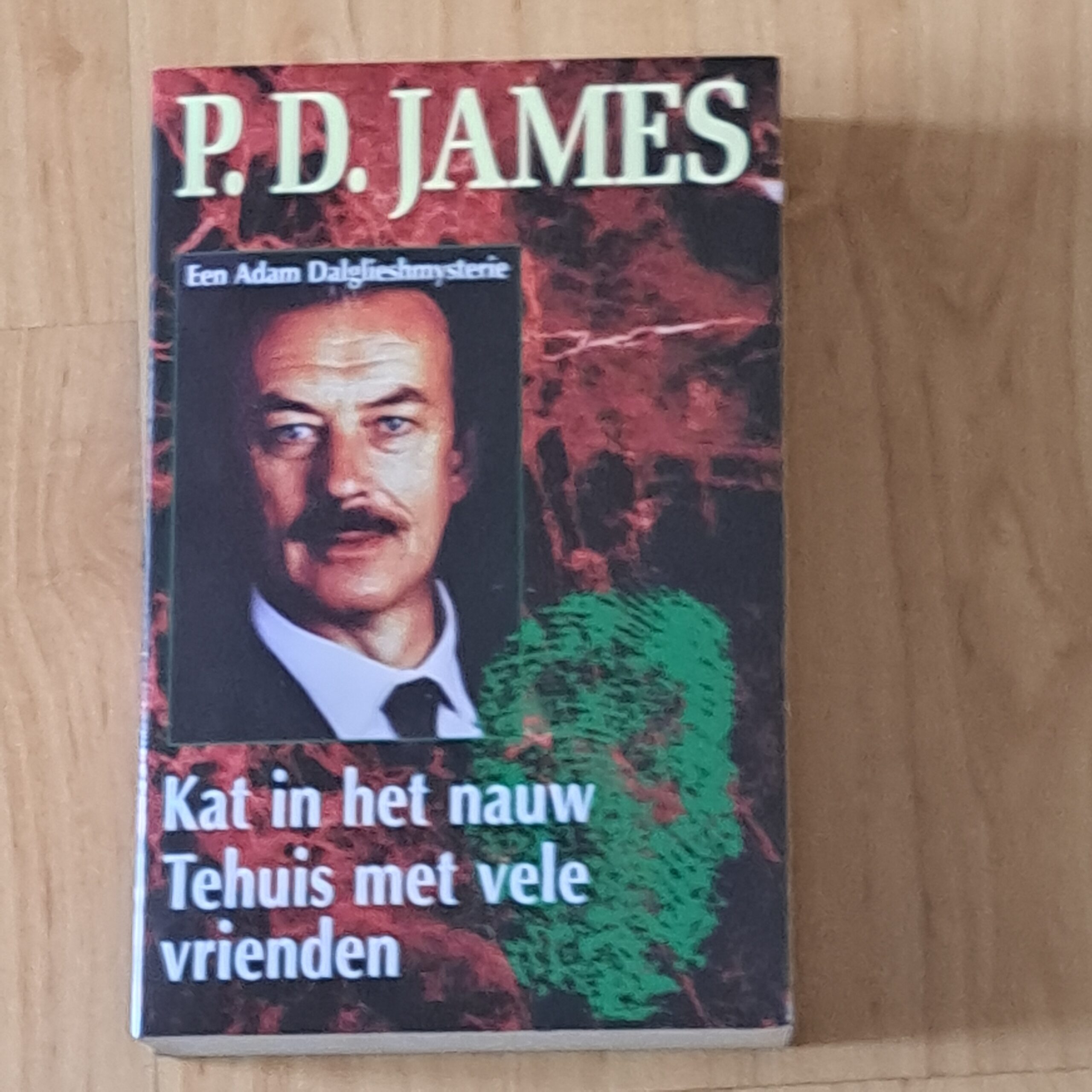James, P.D. - Geen prijs te hoog/ Lijkwade voor een nachtegaal/ Kat in het nauw/ Tehuis met vele vrienden in box - Afbeelding 5