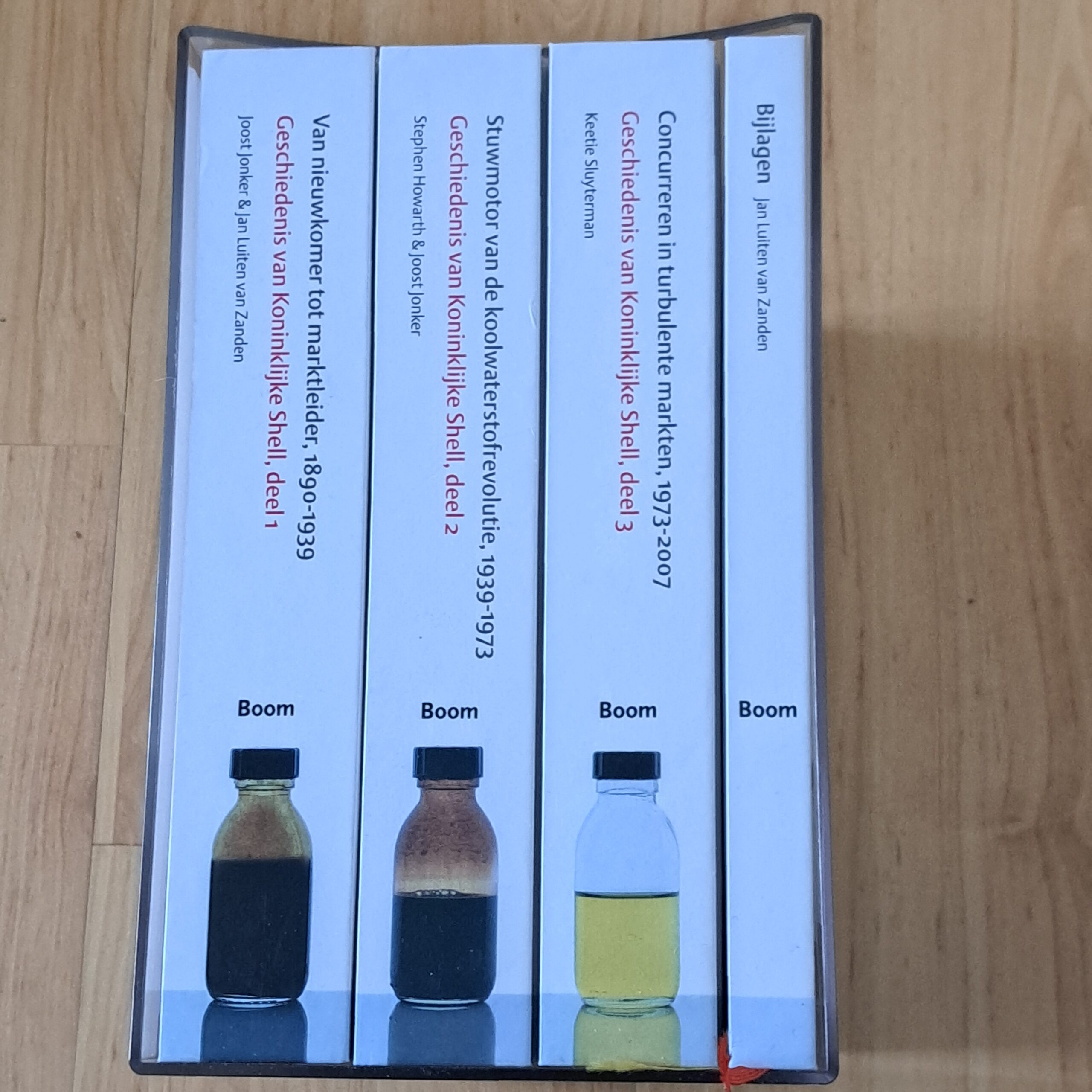 Geschiedenis van Koninklijke Shell, compleet in plastic box