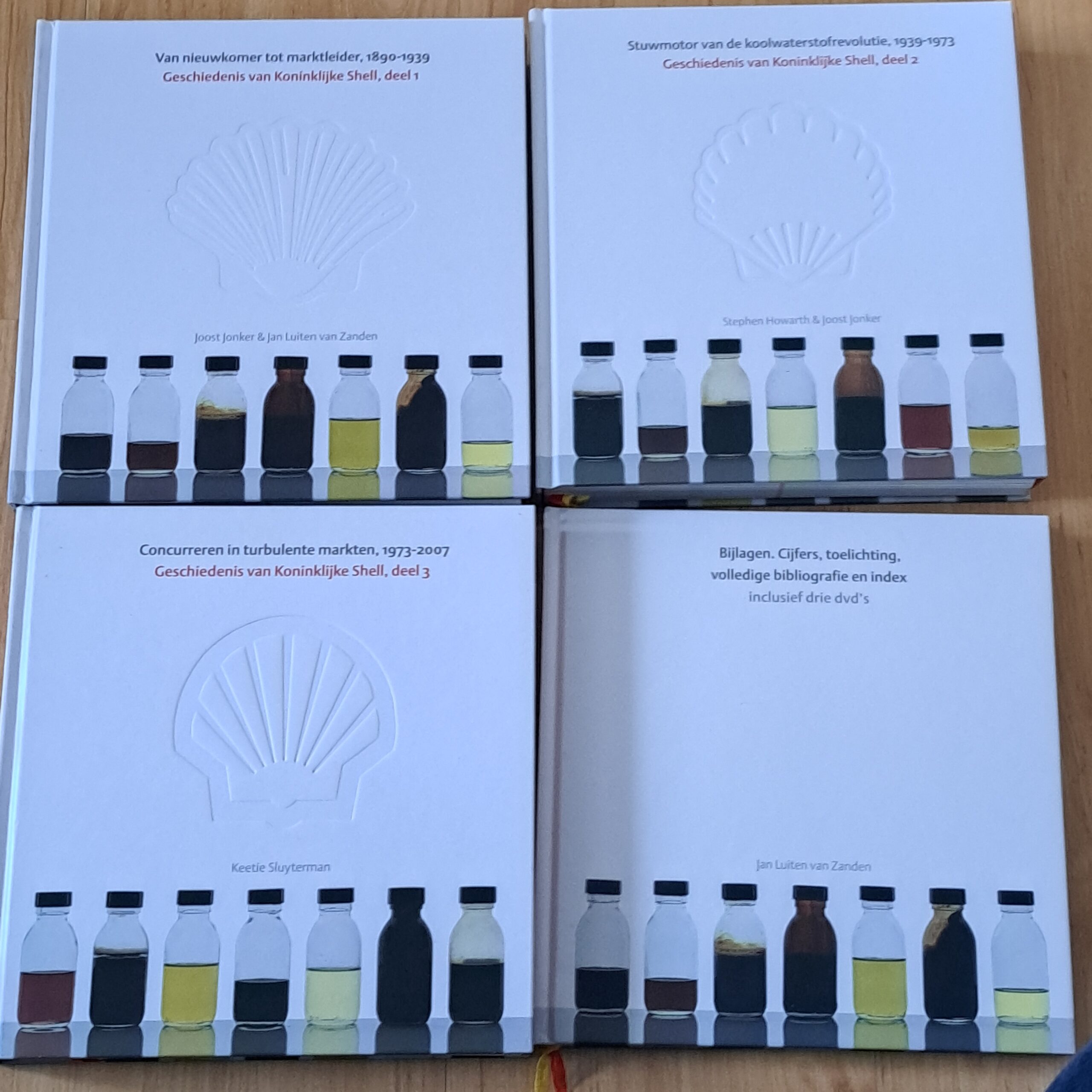 Geschiedenis van Koninklijke Shell, compleet in plastic box - Afbeelding 2